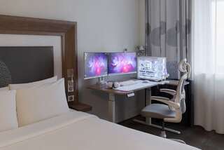 Гостиница Novotel Москва Киевская Москва Семейный номер, с компьютерной зоной - с двуспальной кроватью-1